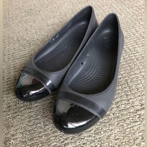 Woman black crocs flats